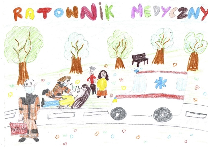 Ilustracja 6 letniej dziewczynki. Przedstawia w tle las. W centralnym punkcie znajduje się karetka pogotowia. Obok niej ratownik medyczny udziela pomocy leżącej kobiecie.