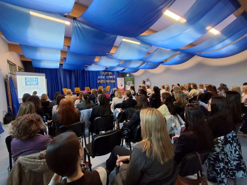 zdjęcie przedstawia salę z uczestnikami konferencji RAZEM O AUTYŹMIE 