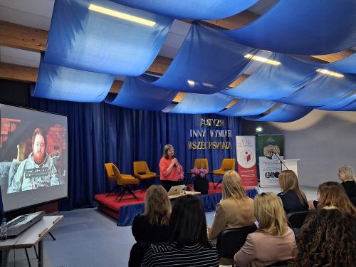 zdjęcie przedstawia salę z uczestnikami konferencji RAZEM O AUTYŹMIE  